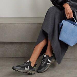 VEJA Dekkan trainer in grey